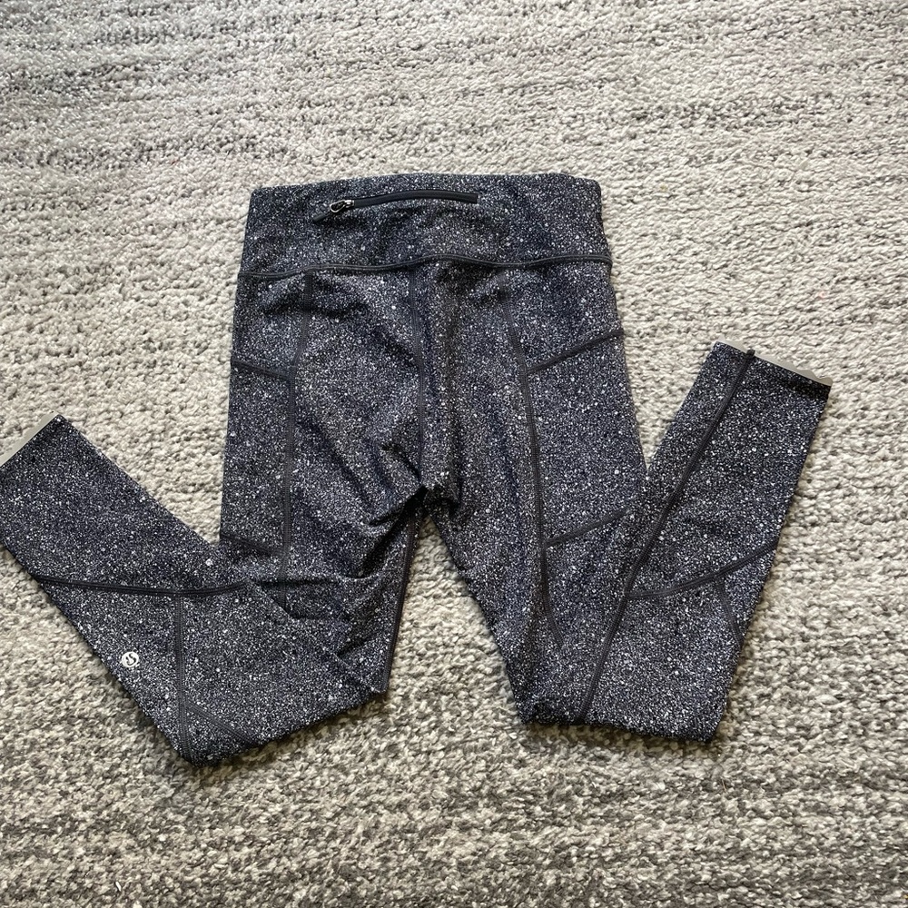 Lululemon legging size 4 - Black/ white splatter pattern